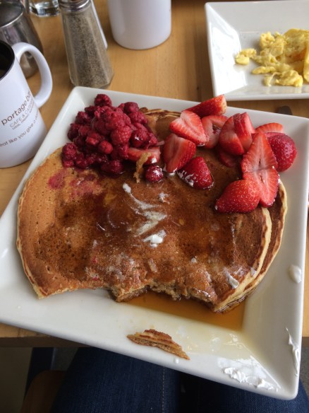 Step-back week must have: absurdly huge pancakes. To those of you who choose smoothies after long runs, I'm sorry.
